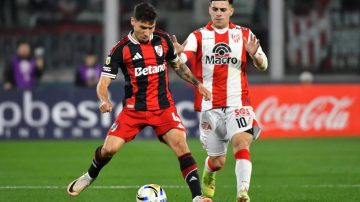 River quedó en la cima de la Zona B, tras golear 4-0 a Instituto en Córdoba