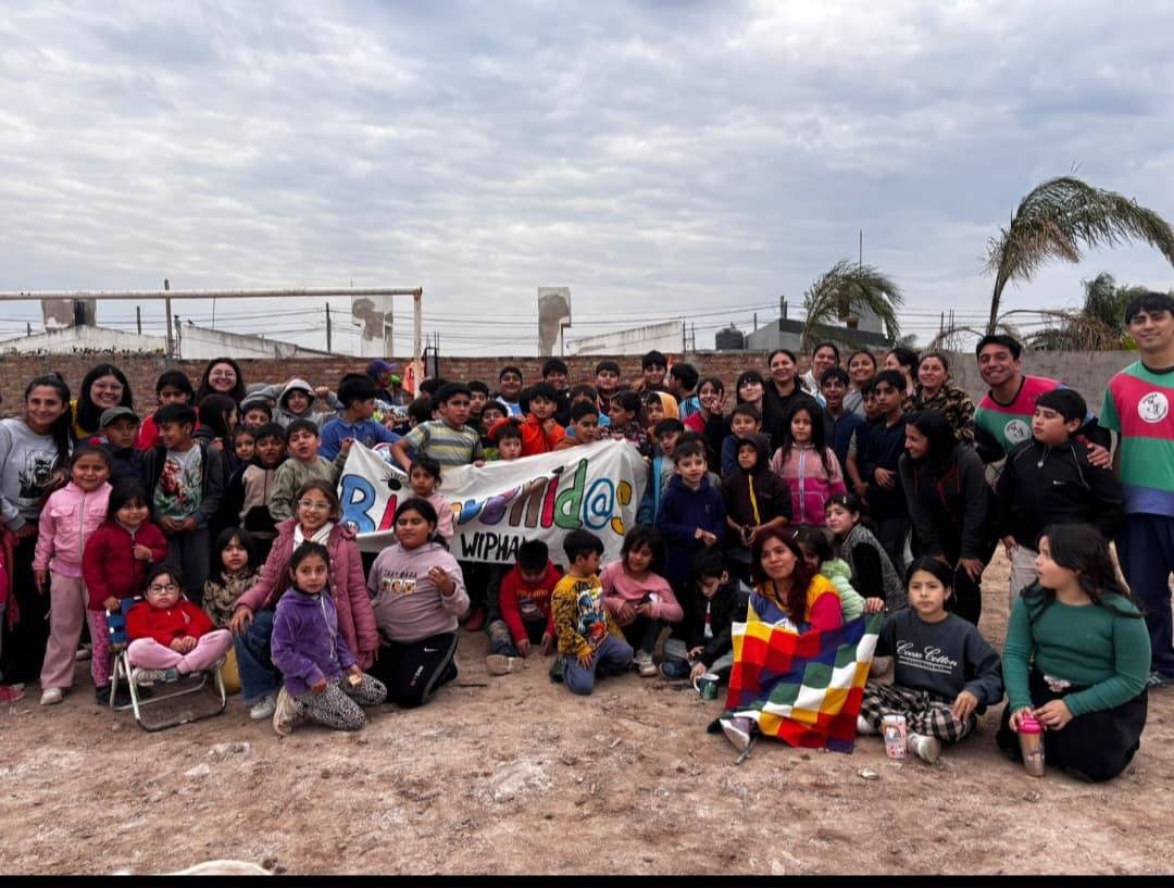 Propuesta recreativa para niños en vacaciones: juegos, merienda y comunidad en los barrios