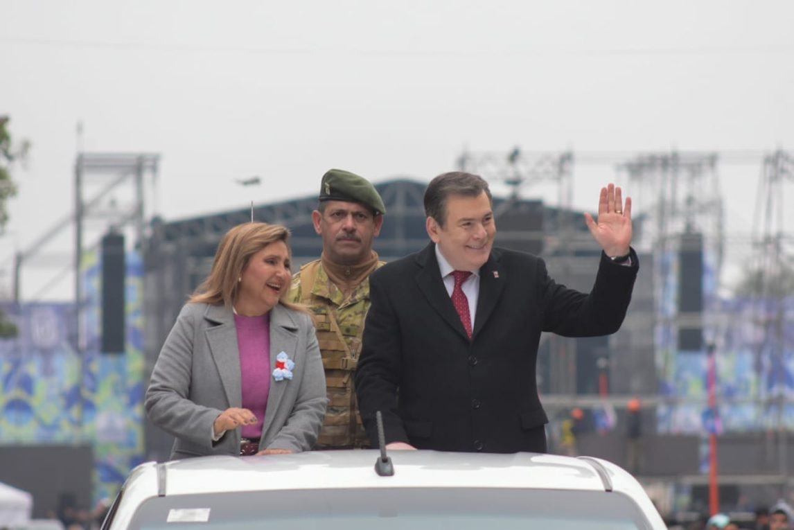 Zamora encabezó el acto central por el aniversario de Santiago y pidió seguir festejando “con mucha alegría”