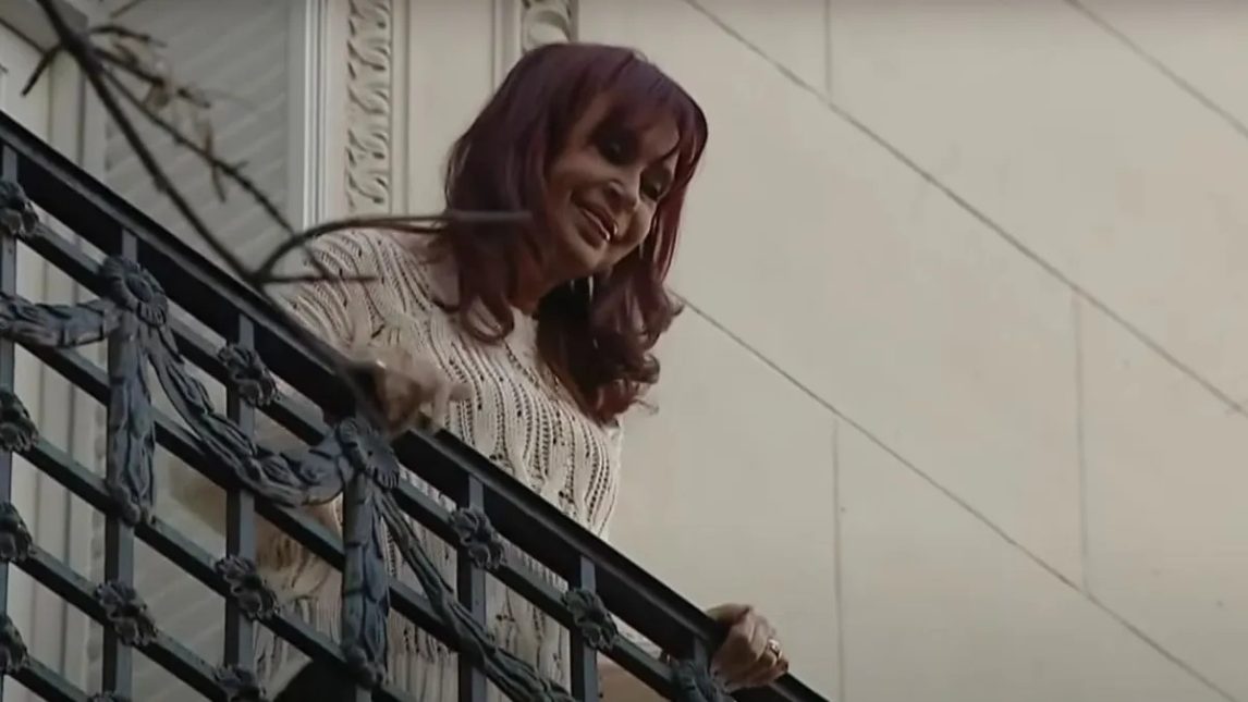 Cristina Kirchner llamó a militar con fuerza contra los que “están hambreando a la gente”