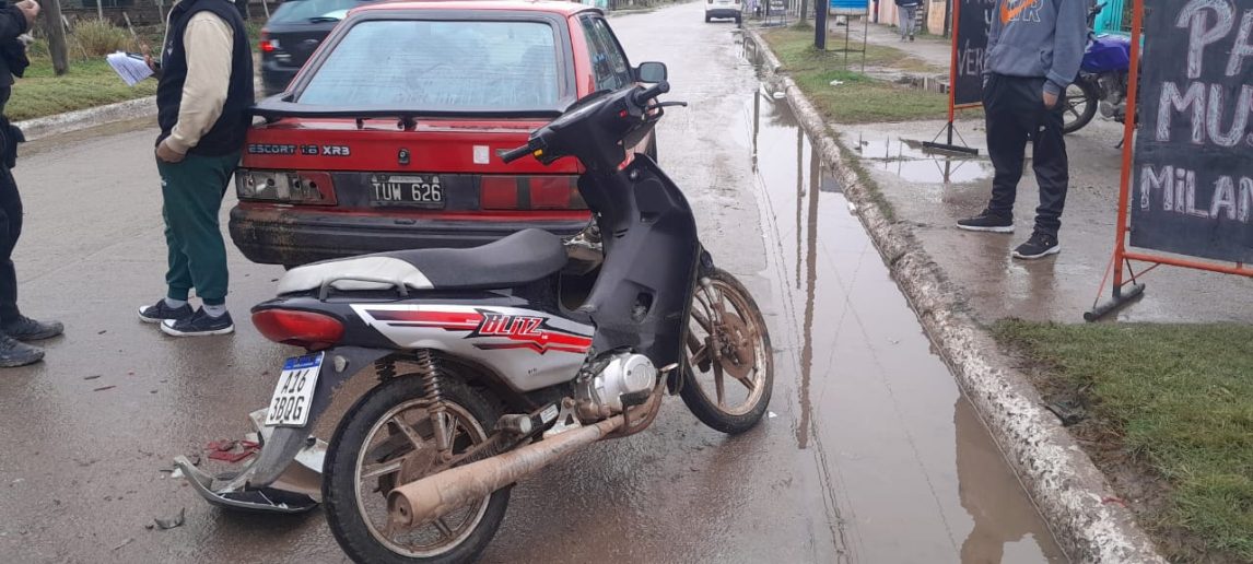 Añatuya: Motociclista colisionó con un automóvil estacionado