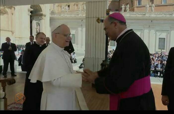 Mons. José Luis Corral participó de la audiencia general en la Plaza San Pedro y saludó al Papa León XIV
