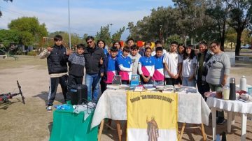 Sus alumnos tenían problemas para expresarse oralmente y creó una de Radio Escolar