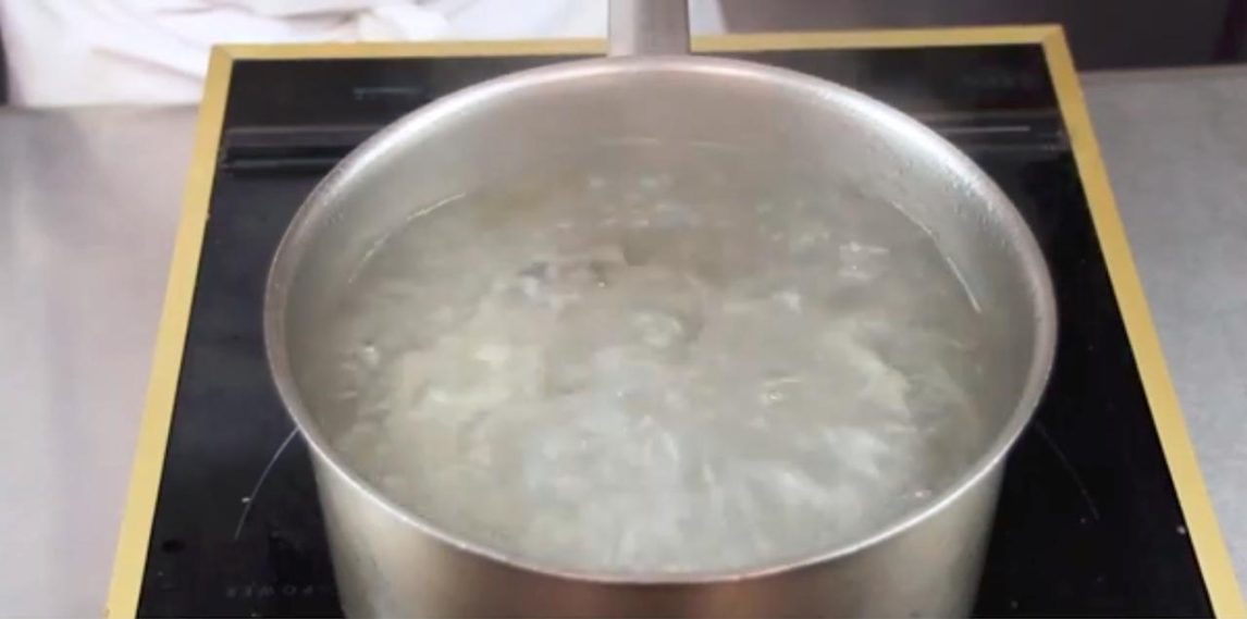 Abuela denunció a un sujeto por quemar con agua caliente a su nieta