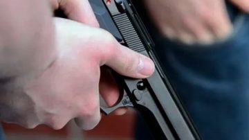 Frías: Detienen a dos sujetos que deambulaban armados por el barrio Centro