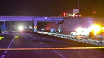 Macabro crimen narco en México: dejaron 20 cuerpos decapitados colgados de un puente en Sinaloa