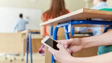 Fuerte medida: restringen el uso de celulares en las escuelas