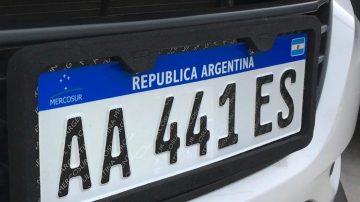 Faltan patentes en todo el país y desde la oposición exigen respuestas