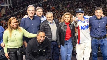 Más de 10 mil jóvenes colmaron plaza Añoranzas en el día del amigo