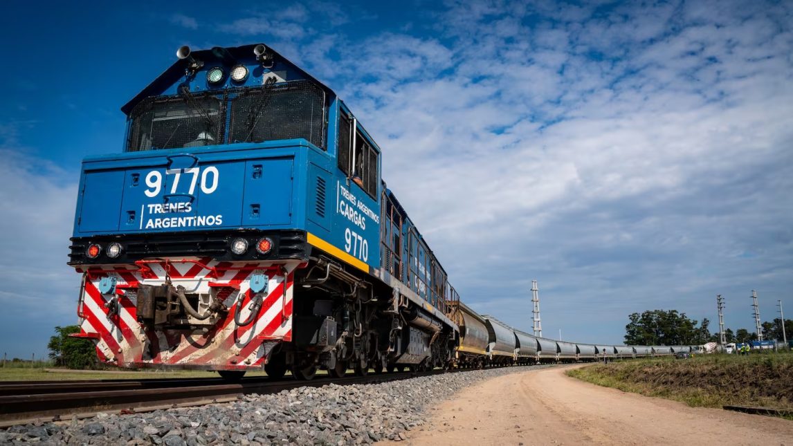 El Gobierno dio inicio formal a la privatización total de Belgrano Cargas