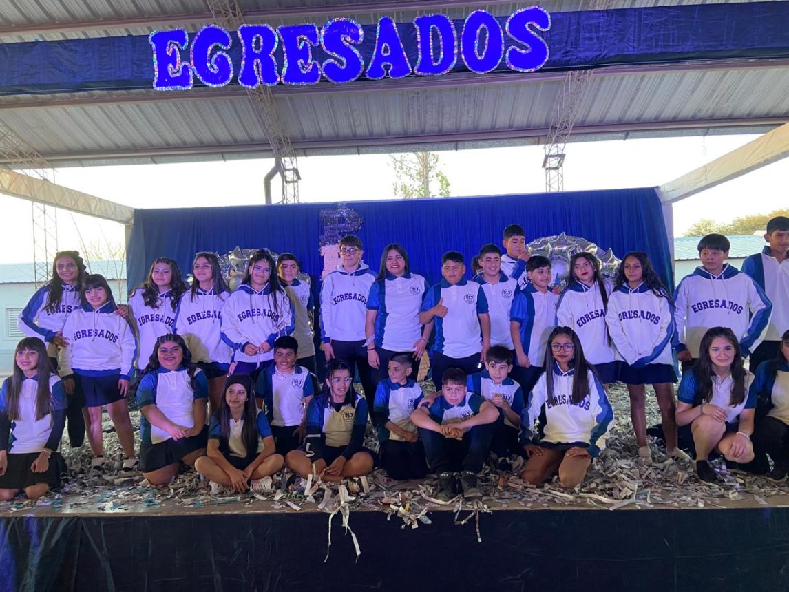 Campo Gallo: 7° “D” de la escuela 913 presentó buzos y chombas de egresados