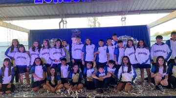 Campo Gallo: 7° “D” de la escuela 913 presentó buzos y chombas de egresados