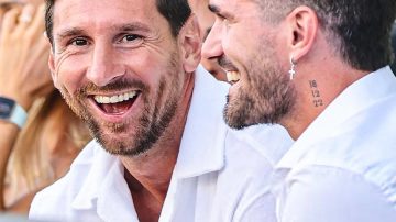 De Paul fue presentado en el Inter Miami: Llegó con sus hijos y Tini Stoessel