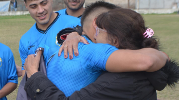 Cómo no emocionarse: el homenaje al Loco Valoy en Central Argentino