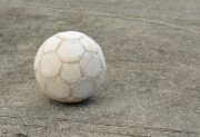 Jugaban a la pelota y hallaron un cuerpo bajo un arbusto en Quimilioj
