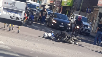 Dos jóvenes del barrio Villa del Carmen resultaron heridos tras chocar contra una ambulancia