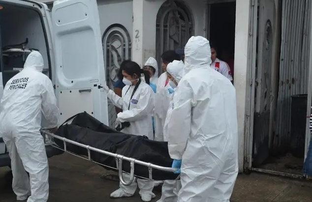 Macabro hallazgo de un hombre muerto con heridas en la cara y rodeado de cuatro perros