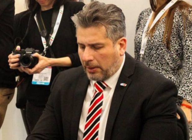 Pesar por la muerte del padre de Nelson Bravo, subsecretario de Turismo de Santiago