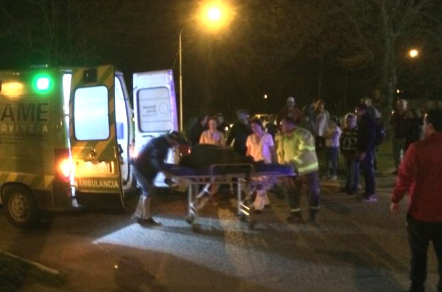Un hombre ebrio cruzó a pie la Avenida Lugones y fue atropellado por una camioneta