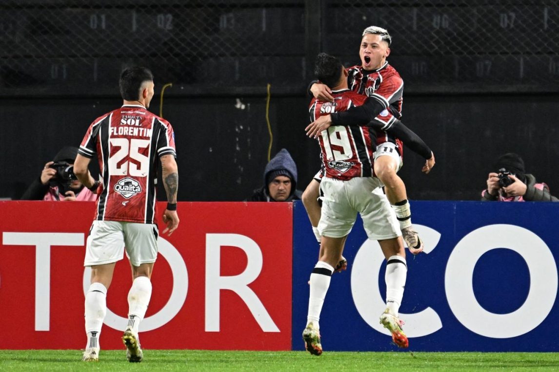 Central Córdoba goleó a Cerro Largo en Uruguay y avanzó a octavos de la Copa Sudamericana