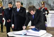 Javier Milei viaja a Tucumán por el 9 de julio en busca de respaldo federal para relanzar su gobierno tras la renuncia de Adorni