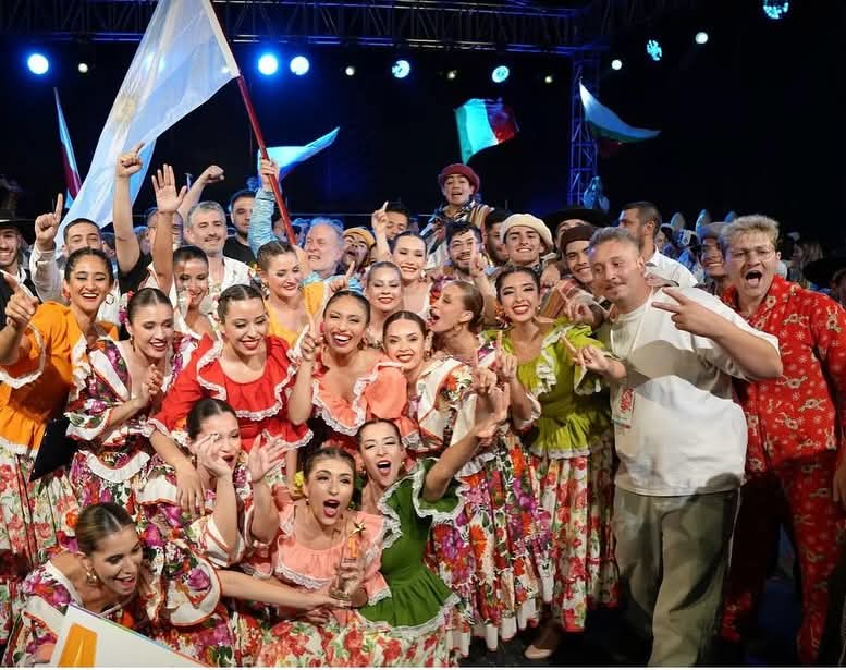 Un Ballet Santiagueño arrasó en el Newborn Festival en Kosovo