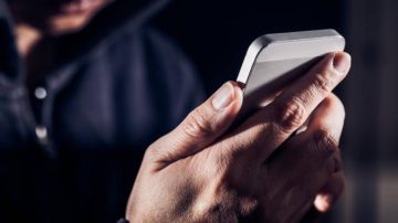 ¿”Pornojusticia”? Compartió fotos íntimas del ladrón hasta que le devolvió su celular