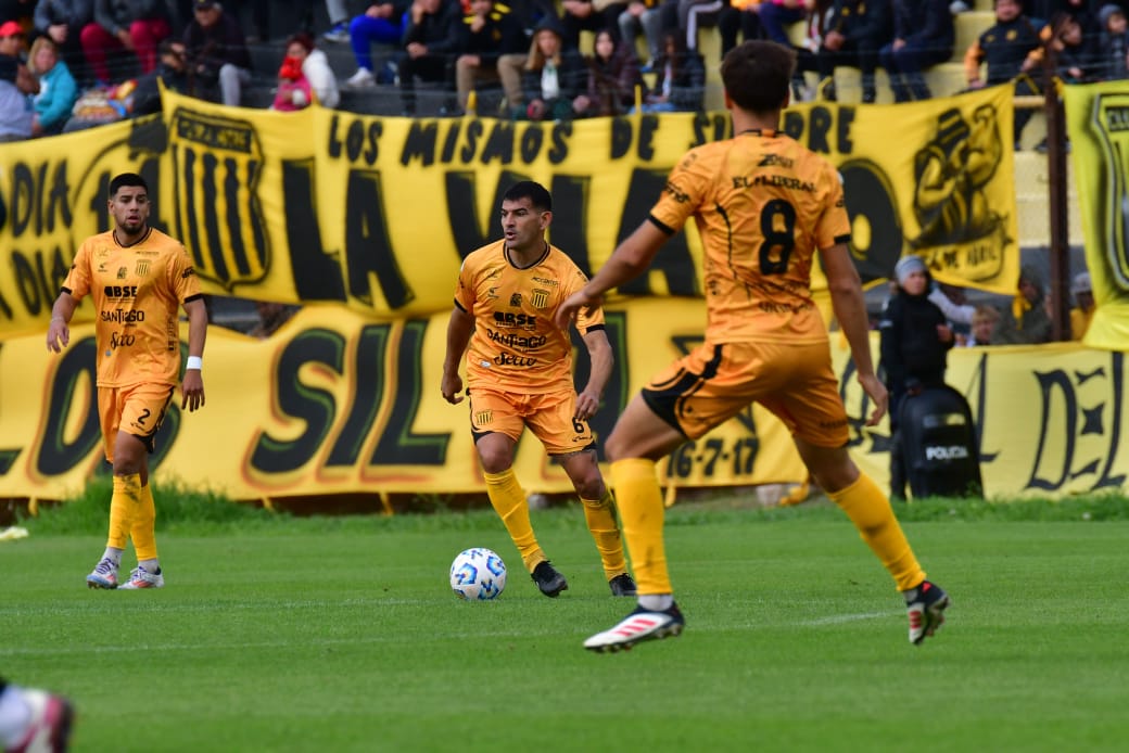 Mitre despidió el año con un agrio empate de local ante Estudiantes de Caseros