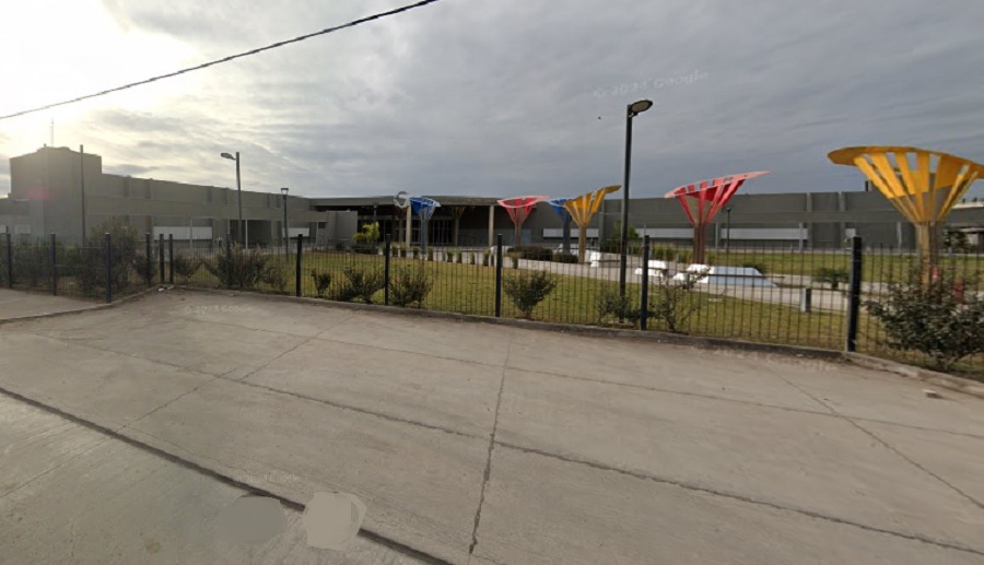 “Te mato de una puñalada”: grave amenaza a un trabajador en una escuela de La Banda