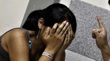 Aprehendieron a su hijo y fue golpear y amenazar de muerte a la ex