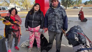 Familia necesita ayuda para viajar a Santiago sin abandonar a sus perros: no los dejaron subir al tren