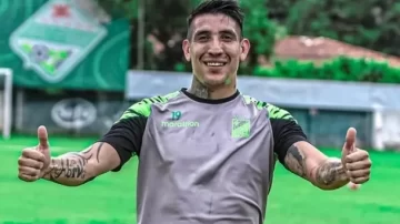 Ricardo Centurión otra vez envuelto en una polémica: fumaba mientras miraba el partido de su equipo