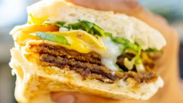 Tragedia: comió una milanesa en el colectivo y a los minutos la hallaron muerta