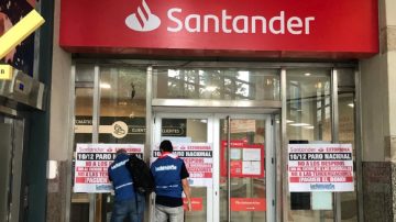 Sigue la recesión: Despidieron a más de 1.500 trabajadores del Banco Santander