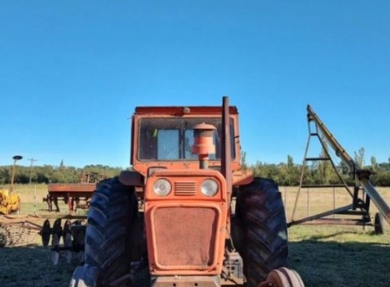 Tragedia cerca de Quimilí: peón murió aplastado al caerse de un tractor que le pasó por encima