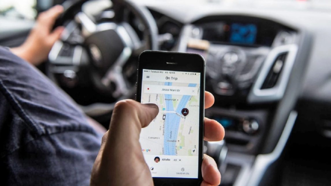 Cinco menores pidieron un Uber y como no tenían para pagar terminaron en la comisaría