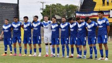 Vélez de San Ramón derrotó a Unión Santiago en el 8 de Abril en la ida de la final del Apertura