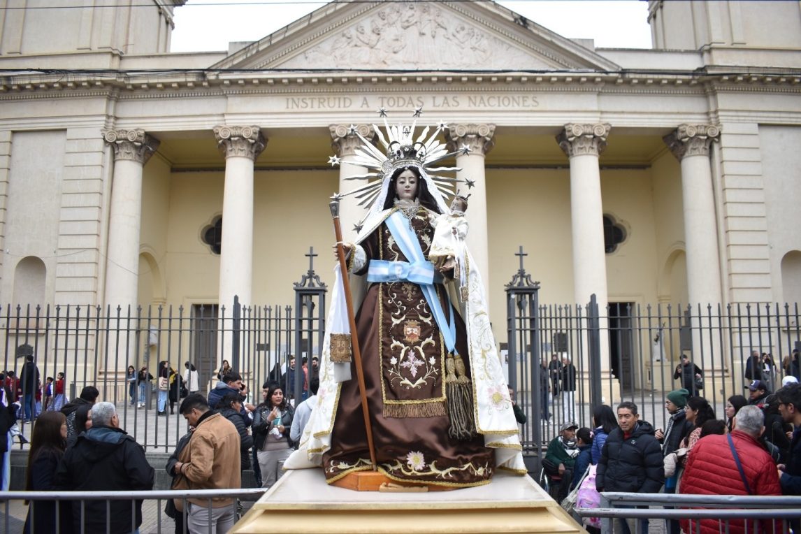 Hoy la imagen de la Virgen del Carmen visitará el edificio de la Municipalidad de Capital