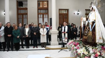 Emotiva visita de la imagen de Nuestra Señora del Carmen en el palacio municipal