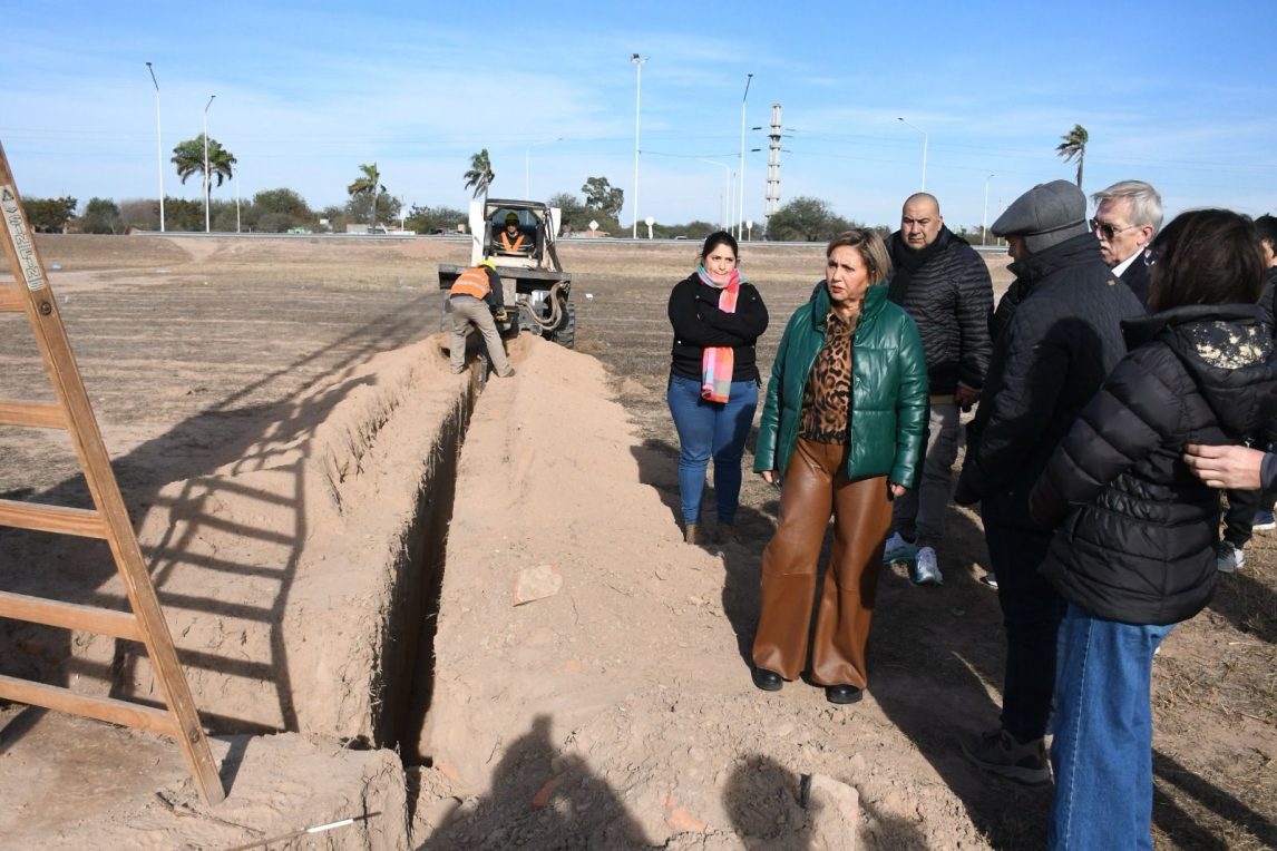 Avanza la obra de restauración del alumbrado público que había sido vandalizado en Av. Solís
