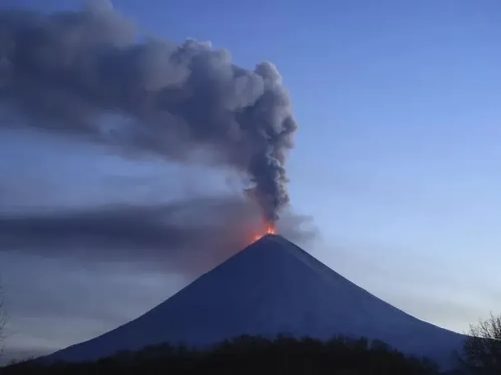 Rusia: erupciona el volcán Klyuchevskoï tras un sismo de magnitud 8,8