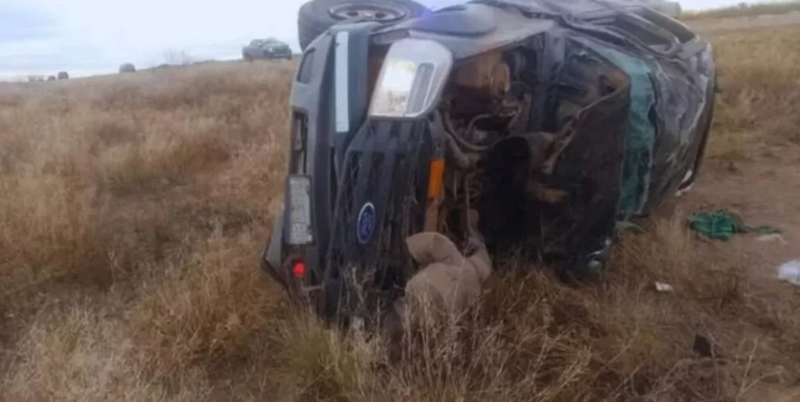 Murió un intendente al volcar con su camioneta: iba con su mujer y dos hijas
