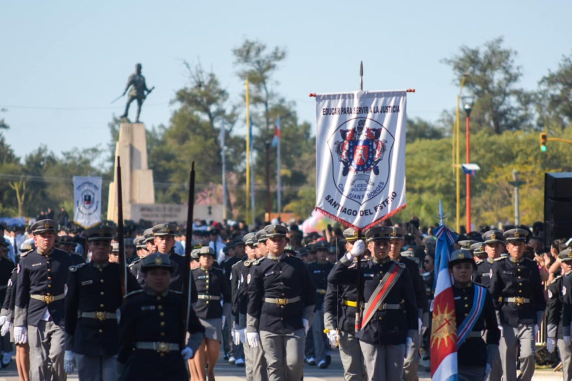 FOTOS | La Policía celebró un nuevo aniversario con un desfile en el Parque Aguirre