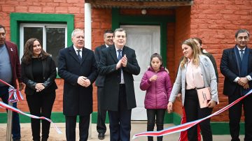 Zamora inauguró obras en dos escuelas de El Hoyón y entregó viviendas sociales