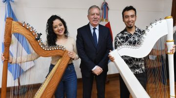 Elías Suárez se reunió con los artistas que engalanarán el 21° Encuentro Latinoamericano Mishquila de Arpas