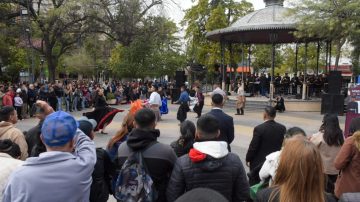 La Banda de Música de la Policía brindó un show por los espacios emblemáticos de la “Madre de Ciudades”