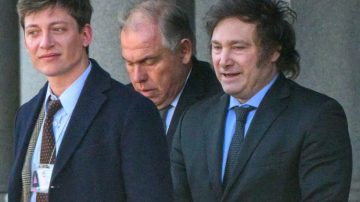 Investigan a una empresa vinculada a Santiago Caputo por presunto lavado de dinero