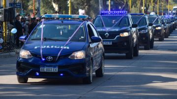 Aniversario de la Policía: el gobernador Zamora entregó 80 camionetas y 24 motos