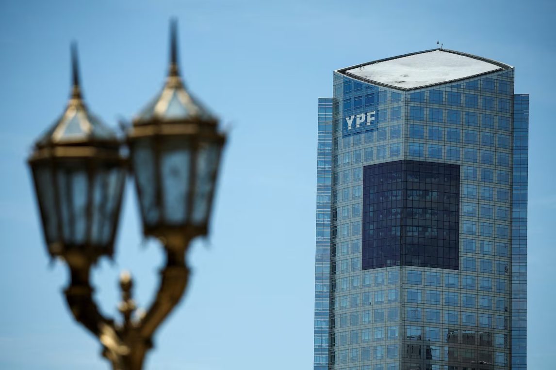 Juicio por YPF: EEUU define el futuro de las acciones en manos de la Argentina
