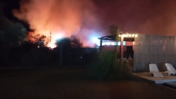 Voraz incendio en la zona Maco generó alarma en vecinos por el avance del fuego